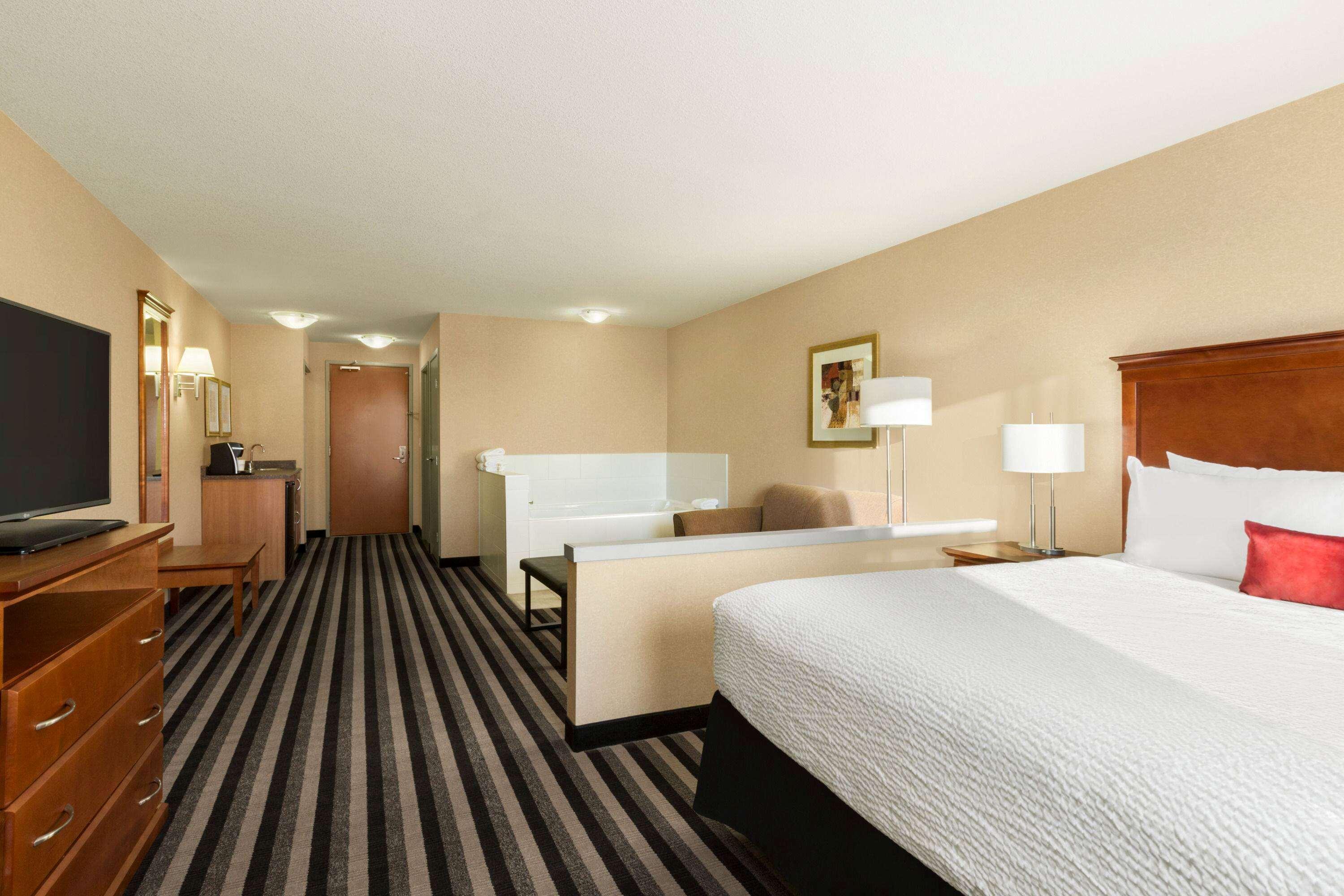 Days Inn & Suites By Wyndham Edmonton Airport Leduc Exteriér fotografie