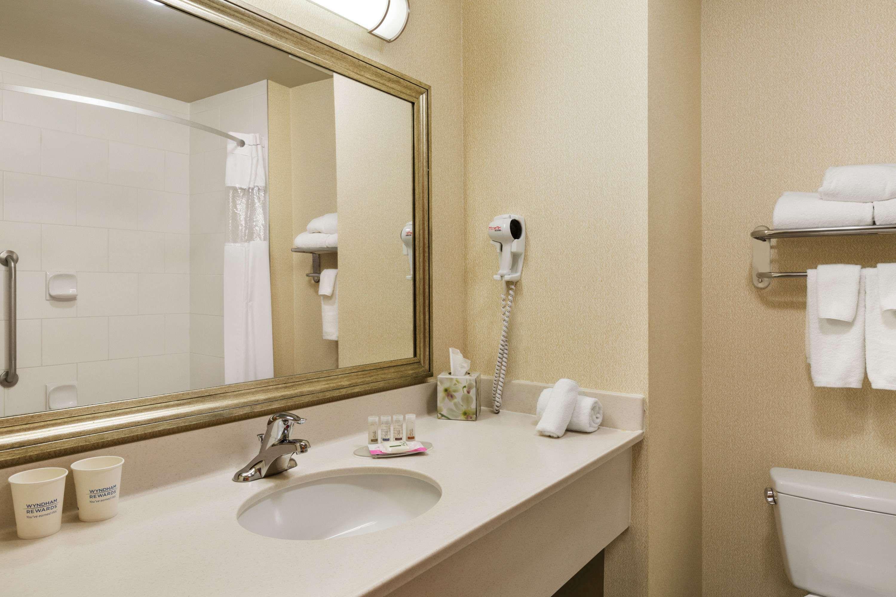 Days Inn & Suites By Wyndham Edmonton Airport Leduc Exteriér fotografie
